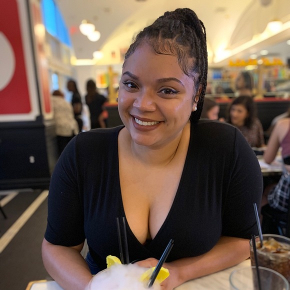 Meet your Posher, Ashley - Picture 2 of 4